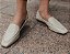 LOAFER EM COURO 79989 OFF WHITE /  TACHAS DOURADA - Imagem 1