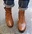 BOTA COURO 679 CARAMELO /  PLISSADA UM DETALHE COM MUITO ESTILO - Imagem 2