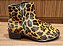 BOTA COURO PÊLO 24401 CARAMELO TEXTURIZADO
ESBANJANDO MUITA OUSADIA E ELEGÂCIA COM ESSA ANIMAL PRINT - Imagem 1