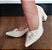 SCARPIN 1130 OFF WHITE / SALTO BLOCO / CLASSE NO SEU DIA A DIA - Imagem 7