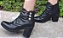 BOTA COURO 7002 PRETO / COM MEIA PATA PROPORCIONANDO MELHOR CONFORTO SOBRE SALTO / DETALHES EM METAL / UM CHARME - Imagem 10
