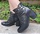 BOTA COURO 7002 PRETO / COM MEIA PATA PROPORCIONANDO MELHOR CONFORTO SOBRE SALTO / DETALHES EM METAL / UM CHARME - Imagem 2
