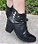 BOTA COURO 7002 PRETO / COM MEIA PATA PROPORCIONANDO MELHOR CONFORTO SOBRE SALTO / DETALHES EM METAL / UM CHARME - Imagem 3