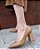 SCARPIN 27201 BEGE CAPUCCINO  / SALTO ALTO FORRADO MADEIRA / DETALHE DOURADO - Imagem 3