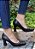 SCARPIN 540002 PRETO / DETALHE DOURADO - Imagem 3