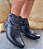BOTA EM COURO 21900 PRETO / DETALHES TIRAS COM FIVELA - Imagem 2