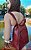 BOLSA MOCHILA EM COURO 1289 BORDÔ / ELEGÃNCIA E PRATICIDADE PARA O SEU DIA / DIVERSOS COMPARTIMENTOS COM FORRO INTERNO  / ZIPER COM PUXADOR EM COURO E ALÇA REGULÁVEL / APOIADOR DE SUPERFÍCIE - Imagem 3