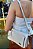 BOLSA EM COURO 886 OFF WHITE / OFERECENDO A ESCOLHA PERFEITA PARA QUEM BUSCA ELEGÂNCIA E PRATICIDADE / DIVERSOS COMPARTIMENTOS COM FORRO/ PUXADORES EM COURO  E ALÇA REGULÁVEL - Imagem 2