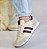 TÊNIS 9511 OFF WHITE / LISTRAS MARSALA / DETALHES EM SUEDE CINZA - Imagem 4