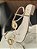 FLATFORM FEMININA ZAD COR OFF EM CROCO COM DETALHE DOURADO - Imagem 3