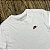 Camiseta Nike Sportswear Club Branca/Vermelho/Preto - Imagem 2