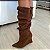 Bota cano médio Slouchy Bianca camurça marrom - Imagem 1