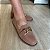 Mocassim Mariah camurça nude com corrente dourada - Imagem 3