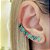 Brinco ear cuff em banho de ródio branco com triângulos de cristais verdes e pedra fusion verde - Imagem 2