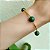 Pulseira elástica em banho de ouro 18k com jade verde esmeralda facetada - Imagem 2