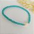 Pulseira elástica de cristais naturais azul tiffany com bolinhas banhadas em ouro 18k e pérola cultivada - Imagem 3