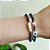 Pulseira elástica de cristal azul com olho grego em madrepérola e pérola cultivada com detalhes em banho de ouro 18k - Imagem 2