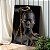 Quadro Decorativo Canvas Mulher Com maquiagem Preta e Dourada com Terço nas mãos Vertical - Imagem 6