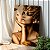Quadro Decorativo Canvas Mulher Beleza Feminina Penas Douradas Mão no Queixo Vertical - Imagem 4