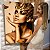 Quadro Decorativo Canvas Mulher Beleza Feminina Penas Douradas Mão no Queixo Vertical - Imagem 6