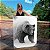 Quadro Decorativo Canvas Urso Abstrato Fundo Cinza Animal Silvestre Vertical - Imagem 1