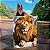 Quadro Decorativo Canvas Animal Selvagem Leão Deitado sob a Pedra Vertical - Imagem 1