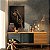 Quadro Decorativo Canvas Mãos com Joias Douradas Fundo Preto - Imagem 3