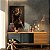 Quadro Decorativo Canvas Mãos com Jóias de Ouro Vertical - Imagem 3