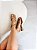 Zuri - Sandália Feminina Boho Tiras em Dedo com Metais Caramelo - Imagem 5