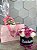 Box pequena com rosas pink e rosa branca, sacola presente com ferreiro roche 12 unidades - Imagem 1