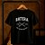 Camiseta Batera Dept. of Rock para adulto com mangas curtas na cor Preta - Imagem 3