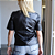 T Shirt Couro Pelica Preta - Karine Daher - Imagem 6