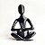 Escultura postura meditação com vaso para suculentas - Imagem 1