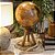 GLOBO DECORATIVO INDIANO TERRACOTA TRES APOIOS EM MADEIRA 51CM - Imagem 2