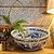CENTRO DE MESA EM PORCELANA AZUL E BRANCO CARPAS IMPERIAIS D42XA18CM - Imagem 5
