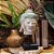 ESCULTURA CABECA BUDA DECORATIVA EM MADEIRA ANTIGA L20XA44CM - Imagem 4