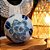 BOLA PORCELANA AZUL BRANCA ESCURA LOTUS - Imagem 3