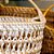 CESTA ARTESANAL BALI RATTAN CLARO COM ALÇA D11CM X A12CM - Imagem 4
