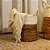 CESTO RATTAN BALI REDONDO BRANCO E NATURAL MIDDLE PP D30CM X A31CM - Imagem 2