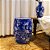 GARDEN SEAT  IMPORTADO PORCELANA AZUL E BRANCA FLORATA SHANG D34 X A48CM - Imagem 4
