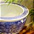CACHEPOT AZUL E BRANCA FESTIVAL QINGMING D42 X A26CM - Imagem 5