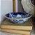 CENTRO DE MESA EM PORCELANA AZUL E BRANCO FLOWER D27CM X A07CM - Imagem 4