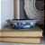 CENTRO DE MESA EM PORCELANA AZUL E BRANCO FLOWER D27CM X A07CM - Imagem 5