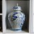 POTICHE EM PORCELANA AZUL E BRANCA MISCANTHUS IMPORTADO D34CM X A62CM - Imagem 4