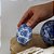 OVO EM PORCELANA AZUL E BRANCA CELESTE D06CM X A09CM - Imagem 2