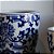 CACHEPOT PORCELANA AZUL E BRANCA FLOR DO ORIENTE PEQUENO D16CM X A17CM - Imagem 4