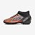 Chuteira Umbro Society Mutant Jr Meninos Preta Coral - Imagem 2