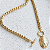 Colar Dourado com Pingente de Concha e Fecho T – Beleza Marinha 2026 - Imagem 1