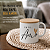 Caneca Cerâmica Premium Eu te Amo, Branca com Tampa de Bambu, Estampa Preta e Coração Dourado, Presente Romântico - Imagem 2
