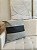 Capa de almofada de linho cinza com detalhe em corino 50x50cm - Imagem 3